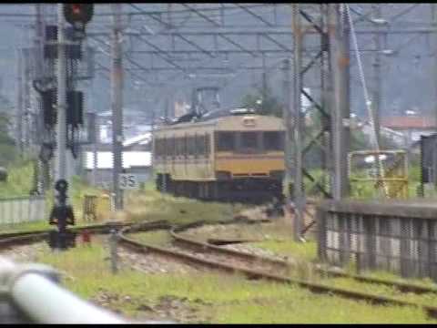 JR和田山駅を発車するサンパチ
