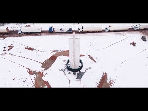На стыке трех границ - Беларуси, России и Украины - расположен монумент дружбы "Три Сестры" видео
