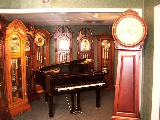 Howard Miller Grandfather Clock `` Taylor`` 610 648 in Arts & Collectibles in Oshawa / Durham Region