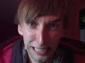 Ich war heute beim Friseur... tja was soll ich sagen,,, Ich glaube er hatte einen echt schlechten Tag. Schickt mir eine Videoantwort . . sagt mir, dass es doch gar nicht sooo schlimm aussieht - lügt einfach^^ DAMIT ICH WIEDER LACHEN KANN :(