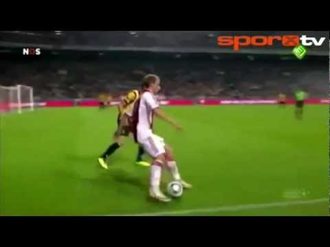 techniques - Seconde compilation de dribbles et gestes splendides • Musique: Kids (MGMT remix) - Chiddy Bang • Aimez, commentez, donnez vos avis et abonnez-vous pour êt...