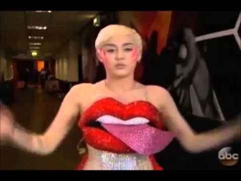 Miley Cyrus wins Top Streaming Artist - Billboard Music Awards 2014 360p