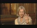 HELEN MIRREN PAINTS PORTRAIT OF THE QUEEN