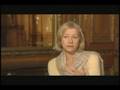 HELEN MIRREN PAINTS PORTRAIT OF THE QUEEN