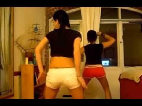 Mujeres Dando Clase De Perreo