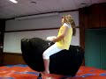 Ana Luiza no Touro Mecânico