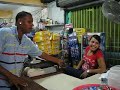 el puma brake curandose en el super mercado Guzman