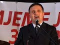 Predsjednički kandidat SNP-a Srđan Milić izjavio je sinoć da ne sumnja da će ući u drugi krug predsjedničkih izbora ocjenivši da će tada pobijediti istinska Crna Gora. Milić je na konvenciji u Pljevljima podsjetio da je SNP predlagala da svi koji nijesu u vlasti na izbore izađu sa jednim kandidatom, ali i da su se o tu ponudu oglušili oni kojima je bila upućena. - Nije bilo odgovora, ali odgovor je dao narod. Tri kandidata koja nijesu u vlasti dobili su podršku 24.000 građana Crne Gore, dok je u isto vrijeme kandidat vladajuće elite Filip Vujanović sa svim svojim državnim aparatom i pristiscima uspio da za 14 dana sakupi nešto manje od 17.000 potpisa - rekao je Milić.- Jasno je da je u Crnoj Gori većinsko mišljenje onih koji žele promjene. Jasna je i poruka da tih 7.000 potpisa razlike znače da će u drugom krugu, a ja ne sumnjam da ću biti u drugom krugu, biti ona prava pobjeda, pobjeda istinske, tradicionalane Crne Gore - rekao je Milić.Milić je naveo da država mora do zadnjeg centa isplati sve penzije ili plate koje duguje narodu Crne Gore.- Ima da se zna šta je dug i on mora da se vraća. To je pobjeda. Nije pobjeda na način da perete svoje prljave političke biografije pokušavajući da pobijedite na izborima. Pobjeda je kad narodu vratite osimjeh na lice, kad vidi da neko stoji iza njega, da se neko bori za njegova prava. To je prava pobjeda Crne Gore - kazao je Milić, ponavljajući da „država mora da isplati ono što duguje jer će je u protivnom pameti naučiti Evropski sud za ljudska prava u Strazburu