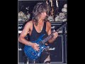 guitar battle!!george lynch vs  jake e  lee
