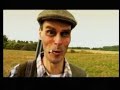 il y a les bons et les mauvais chasseurs
(ndlr : tous les chasseurs sont mauvais...)
dans une campagne d�serte, une belle jeune fille innocente rencontre un chasseur effrayant..
un film de nicolas romieu avec tatiana laurens et eric veiga