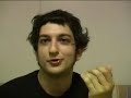 vasco brondi racconta il suo ultimo incredibile anno: l'uscita del demo, l'apprezzamento di moltheni e la collaborazione con giorgio canali. ma i capelli restano un problema...