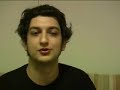 vasco brondi racconta il suo ultimo incredibile anno: l'uscita del demo, l'apprezzamento di moltheni e la collaborazione con giorgio canali. ma i capelli restano un problema...