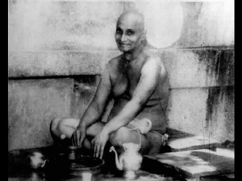 shreedhar - Download this rare video here - http://archive.org/details/Swamiji Rare video footage of Srimad PP Shri Sadguru Bhagwan Shri Shreedhar Swami Maharaj. Origina...