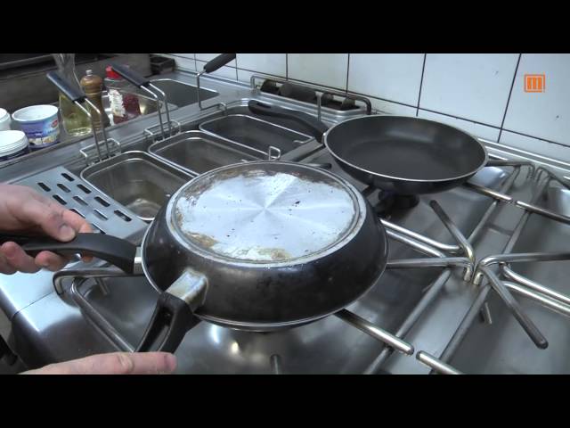 Geschmorter Blattspinat in  Knoblauch mit Mandelsplitter