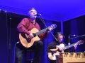 Max Manfredi canta