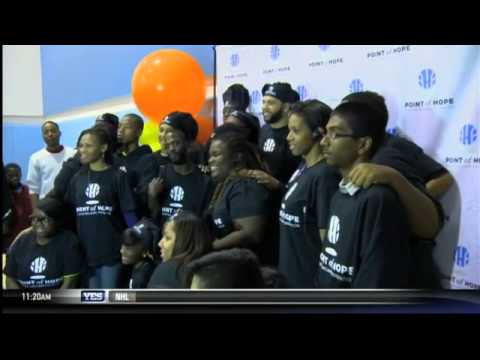 Video: Deron Williams Serves Thanksgiving Meals
