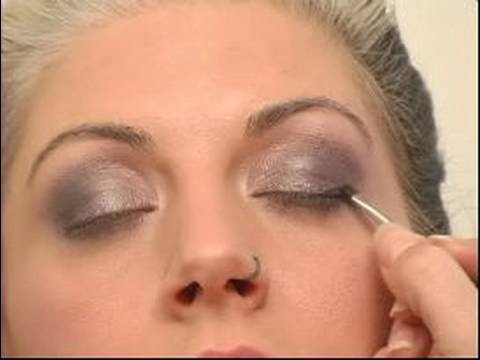 How to Apply Evening Makeup : Applying Top Lid Eye Liner for Evening Makeup