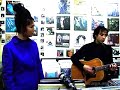 la veille de cette session avec brisa roch� c'etait un peu la panique. bloqu�s que nous �tions autour du divan du monde, on se devait de trouver un endroit pour que brisa et son guitariste puisse nous offrir quelques morceaux  acoustiques de son dernier album. ne trouvant ni appartement, ni bar, ni hotel, on passe devant les boutiques de guitare trop petites, les �piceries marqu�es concert � emporter quand tout � coup l'un de nous se rappelle que bien des ann�es avant il venait d�penser l'argent qu'il n'vaait pas pour acheter des tonnes de cd's chez l'un des meilleurs disquaires d'occases de paris, plus de bruit. 
c'est ainsi que le lendemain, on se retrouve avec brisa roch�, rue de la rochefoucauld. le temps s'est arr�t�, rien n'a chang� dans la boutique, sauf la petite barbichette du patron, heureux de nous accueillir et d'avoir son mini concert priv�. 
on ne saura trop le remercier de nous avoir permis de vivre ce moment simple et g�n�reux, � l'image de sa boutique. tout le monde et brisa la premi�re aura sucomber � l'amour de la musique qui se d�gage de cet endroit. un petit coin de paradis qui ne pouvait que plaire � l'ange brisa roch� ! 

un grand merci � plus de bruit (35 rue de la rochefoucauld, 75009 paris) et � delphine. 

www.myspace.com/brisaroche

www.lecargo.org