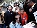 kristin davis.... from sex and the city stops to sign autographs for fans