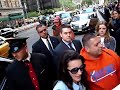 kristin davis.... from sex and the city stops to sign autographs for fans