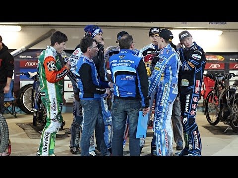 Trening punktowany: Fogo Unia - Unibax Toruń 55:35... :: W drugim sparingu przed zbliżającym się sezonem 2014, leszczyńskie Byki zmierzyły się z toruńskimi Aniołami. Leszczynianie wyszli z tego starcia górą i wygrali 55:35 Toruń - 35
1. Emil Sajfutdinow - 10 (3,3,2,2)
2. Dawid Krzyżanowski - 0 (0,0,0,0)
3. Adrian Miedziński - 8+1 (d,2,1,3,2*)
4. Wiktor Kułakow - 5+1 (1,1*,d,0,3)
5. Paweł Przedpełski - 10 (3,2,1,1,3)
6. Oskar Fajfer - 1+1 (d,0,1*)
7. Oskar Ajtner-Gollob - 1 (1,0,0,0) Unia Leszno - 55
9. Tobiasz Musielak - 8+1 (1*,1,3,3)
10. Grzegorz Zengota - 10+1 (2,3,2*,2,1)
11. Piotr Pawlicki - 11 (3,2,3,3)
12. Damian Baliński - 7+4 (2*,1*,2*,2*)
13. Przemysław Pawlicki - 9+1 (2,3,3,1*,d)
14. Michał Piosicki - 2+1 (2*,u/-,-)
15. Daniel Kaczmarek - 7+1 (3,1*,1,2)
16. Bartosz Smektała - 1+1 (0,0,1*)
