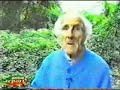 hola amigos encontre este video de este señor de casualidad pero al verlo me sorprendio lo q le ocuria a la nube,se habre igual q con los tubos de orgonita,lo curioso es q el señor usa polvo de aluminio para obtener energia solar