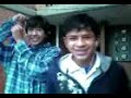 el skash con la sombrilla y lloviendo