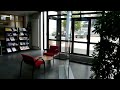 Affichage dynamique grand format réalisé sur un Totem d'Accueil translucide, équipé d'un écran. Cet iVisio est réalisé par vidéoProjection et les outils visioPilot et visioCube.http://www.visionovation.com/articles.php?lng=fr&pg=128
