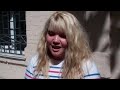 Violetta from France (in French)
