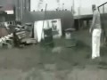 Homem Urina em Cerca Elétrica e leva choque no Pau. ( Man takes shock in the penis ).