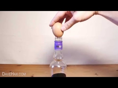 Đố bạn làm cách nào để cho quả trứng vào chai