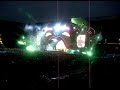 un de mes moments pr�f�r�s du concert.
la sc�ne, et la mise en sc�ne �taient compl�tement g�niales. c'�tait superbe !
vraiment magique.
son univers est tellement envo�tant.