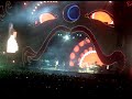 un de mes moments pr�f�r�s du concert.
la sc�ne, et la mise en sc�ne �taient compl�tement g�niales. c'�tait superbe !
vraiment magique.
son univers est tellement envo�tant.