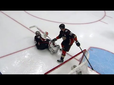 Video: Perry accidentally bowls over his own goalie