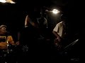 tocando no pier do chopp