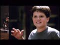 una comedia rom�tica. distribuida por 20th century fox. a los 10 a�os de edad gabe (josh hutcherson)encuentra su primer amor de su compa�era del jard�n de ni�os, a los once a�os de edad rosemary, en sus clases del karate. 

trailer producido por fix comunicaci�n

in manhattan, the 10 � years old gabe (josh hutcherson) finds his first love when he meets his former kindergarten mate, the eleven years old rosemary (charlie ray), in his karate classes. confused with his new feelings and with the divorce process of his beloved parents, leslie (cynthia nixon) and adam (bradley whitford), he experiences the delightful unknown sensation of being in love for the first time. written by claudio carvalho, rio de janeiro, brazil
