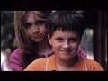 una comedia rom�tica. distribuida por 20th century fox. a los 10 a�os de edad gabe (josh hutcherson)encuentra su primer amor de su compa�era del jard�n de ni�os, a los once a�os de edad rosemary, en sus clases del karate. 

trailer producido por fix comunicaci�n

in manhattan, the 10 � years old gabe (josh hutcherson) finds his first love when he meets his former kindergarten mate, the eleven years old rosemary (charlie ray), in his karate classes. confused with his new feelings and with the divorce process of his beloved parents, leslie (cynthia nixon) and adam (bradley whitford), he experiences the delightful unknown sensation of being in love for the first time. written by claudio carvalho, rio de janeiro, brazil