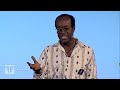 [para subtítulos en español haga click en CC] Ghanaian economist George Ayittey's energy and hope are apparent from his first words on the 