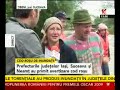 Situaţie disperată şi imagini de coşmar în judeţul Suceava, unde ploile căzute toată noaptea au acoperit de ape aproape tot judeţul. Digul de apărare s-a fisurat, iar apa a intrat în mai multe gospodării, în bazarul oraşului şi pe câteva platforme industriale. În localitatea Ţibeni, apa a ajuns până la acoperişul caselor, iar autorităţile au început operaţiunile de salvare. Un copil de 15 ani s-a înecat în râul Suceava, la intrarea în oraş.Peste 400 de gospodării sunt inundate. Puhoaiele din ultimele două zile au izolat zeci de cătune, au rupt poduri şi podeţe şi au lăsat sute de oameni fără un acoperiş deasupra capului.