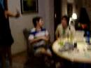 Cantando por un vaso de alcohol (?)