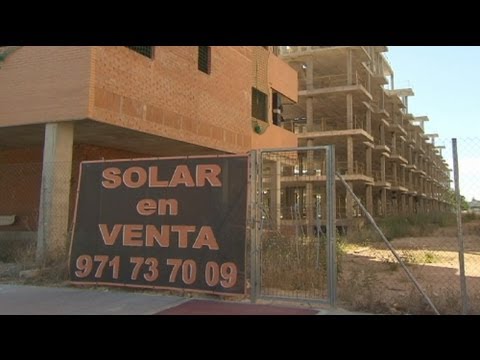 Euronews - http://www.euronews.com/ When Spain's spectacular building boom went bust, it was the country's banks which were left with much of the debt including 200 bil...