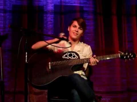 Davethreshold - This is with Kaki's permission! Kaki King doing her 1st. song of the evening @ Evanston Space, IL. 9-21-11.