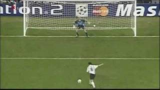 Kahn hält Elfmeter im CL-Finale 2001 gegen Valencia