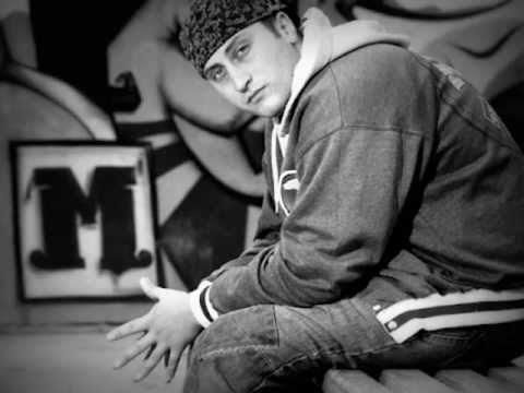 cruz - (DA CRUZ) Am descoperit ca imi este foarte usor sa fac versuri si asa m-am apucat de cantat. La sfarsitul anului 2006 trebuia sa sustin un concert dar din ne...