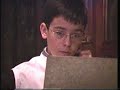 l'albert g�mez, violoncelista, en la missa matinal dels dissabtes de l'escolania.
