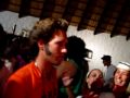 Negro terraja en fiesta de disfraces