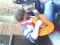 Romain qui joue de la guitare dans la rue St Rome a Toulouse.3GP