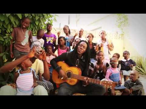 throbule - This is the great voice of Daara J, Faada Freddy - One of Senegal's top artists and bands of the 21st century. A beautiful voice and song! ------------------...