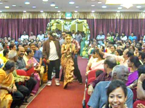 UNIQUE - Dilip Weds Mohana 12Feb2012 Sree MahaMariamman Temple, Singapore. Fan Page Created in Fb for Them : https://www.facebook.com/pages/Dilip-Kumar-Mohana-Rajan/1...