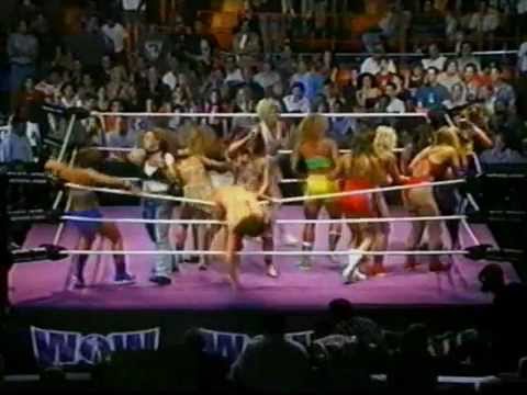 women wrestling